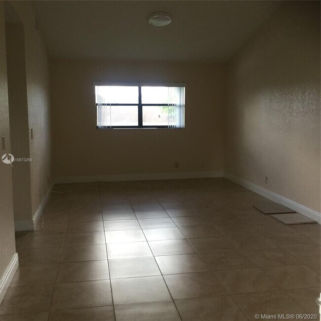 Foto del edificio - 4185 NW 114th Ave
