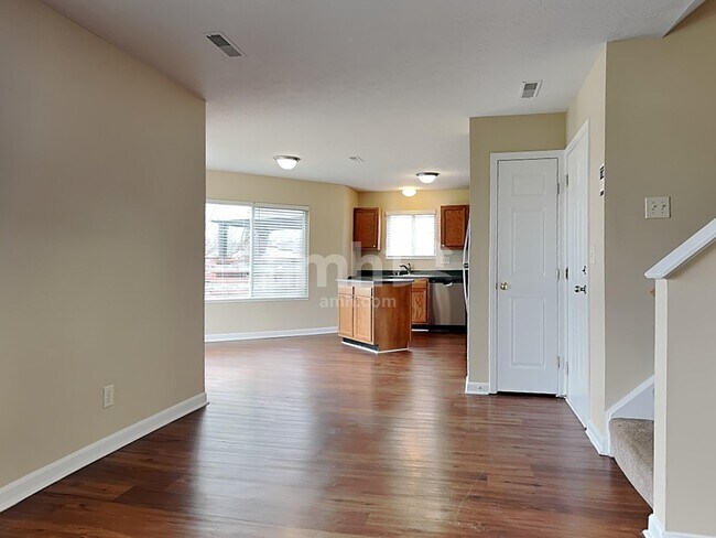 Foto del edificio - 3188 Summitrun Dr