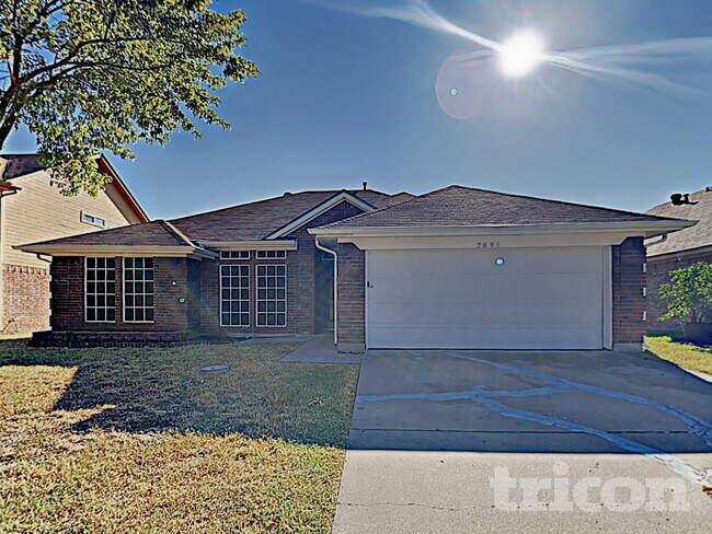 Foto del edificio - 2851 Linden Ln