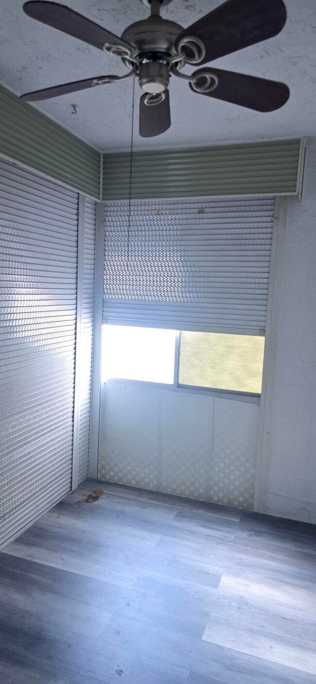 Foto del edificio - 300 Bonnie Blvd