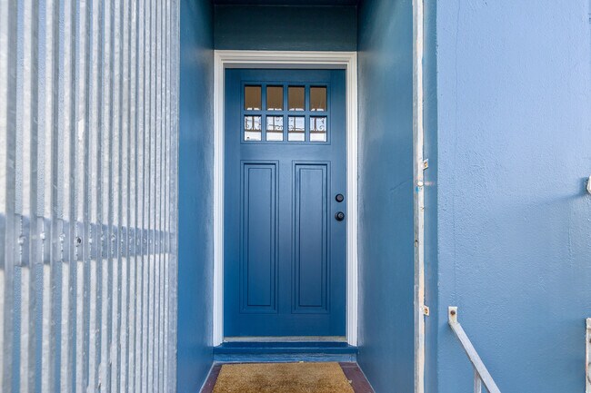 Building Photo - 441 Madrid St