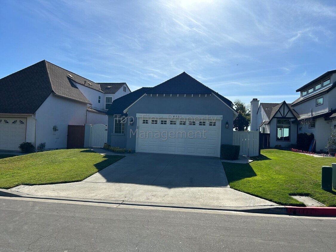 Primary Photo - ***Single-story 2 bed / 2 bath / +Den Hous...