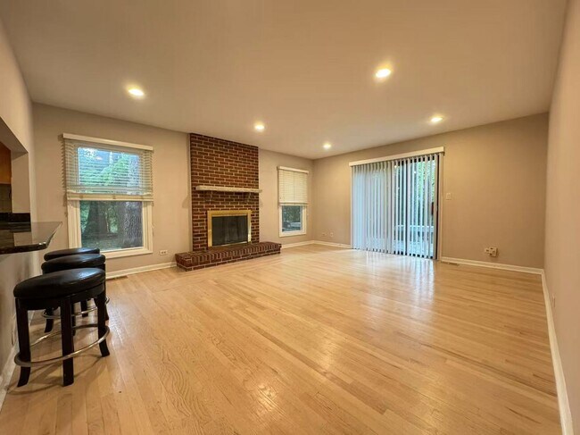 Building Photo - 4805 Greenwich Ct