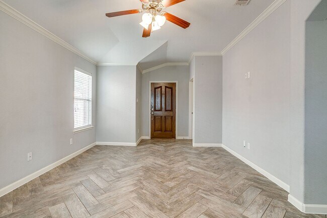 Building Photo - Amazing Rental Home- 3 Bed, 2 Bath Home in...