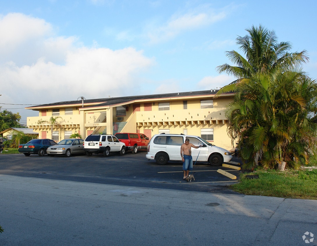 Building Photo - 1531 SW 44th Ave