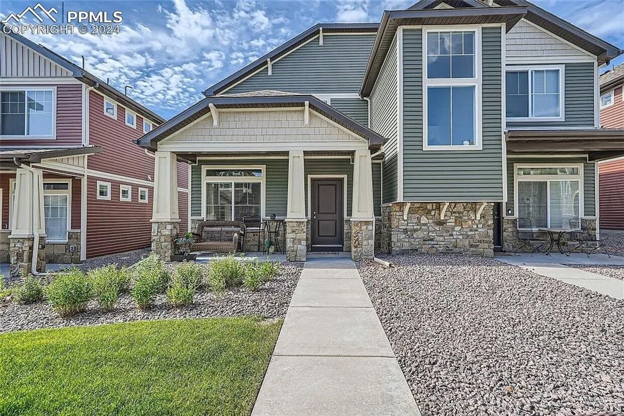 Building Photo - 9374 Crosshaven vw