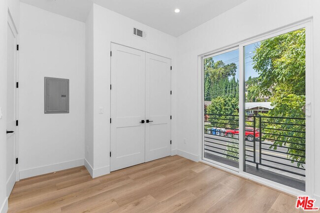 Foto del edificio - 1821 Ashmore Pl