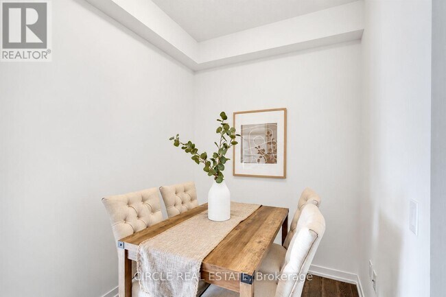 Photo du bâtiment - 2560 Eglinton Ave W