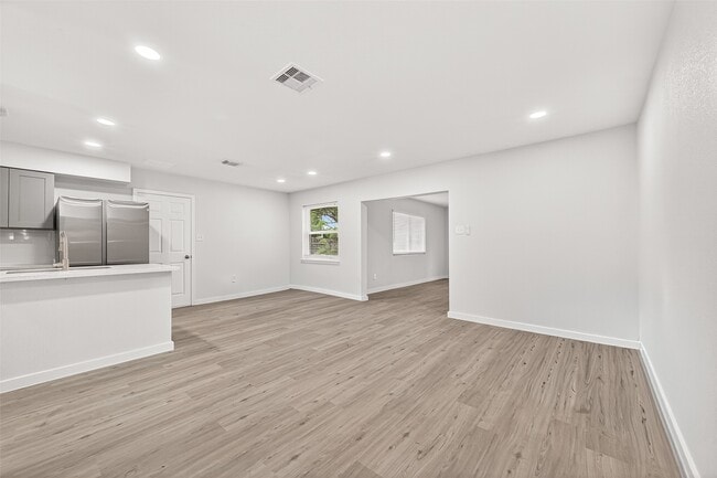 Building Photo - 13442 Greenway Dr