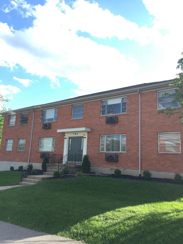 Building Photo - 742 Highland Avenue