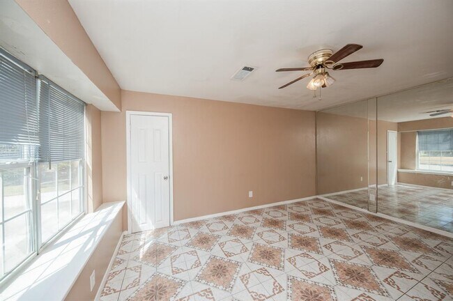 Foto del edificio - 5326 Heathercrest Dr
