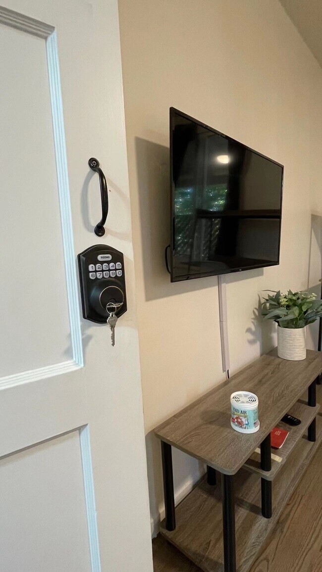 Building Photo - 30 Kenton Ave