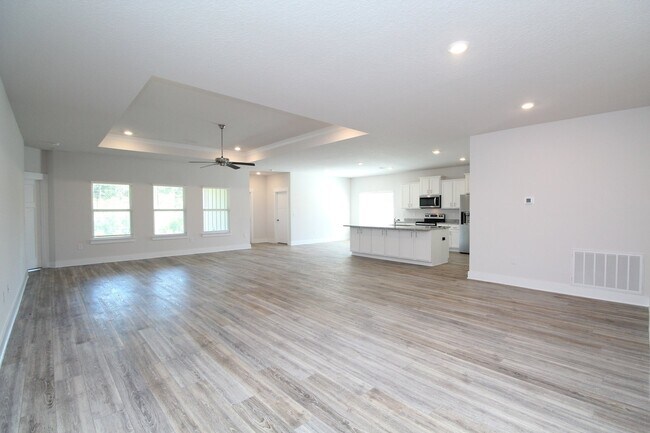 Foto del edificio - Don’t Miss This 4BR Home — 3-Car Garage, Modern Interior, Open Layout & Community Pool in Prime 9...