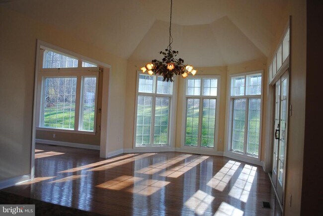 Foto del edificio - 1550 Knobb Hill Ln