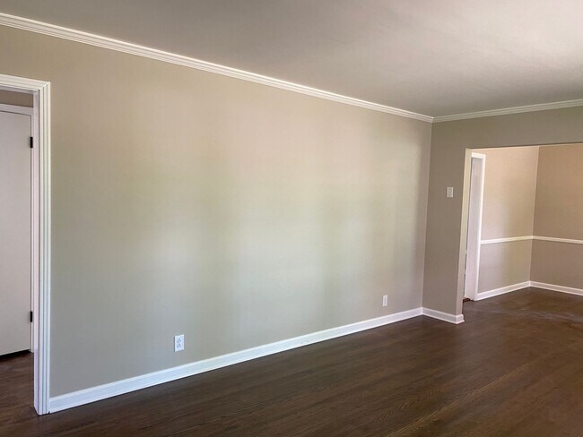 Building Photo - Great Home on corner lot! 2 bedroom 1.5 ba...