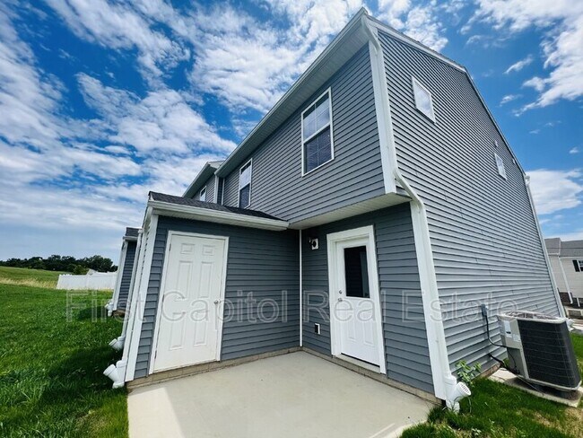 Building Photo - 11 Riverview Dr