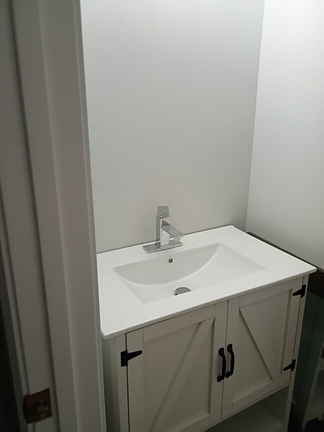 Foto del edificio - 121 Rose Lk Dr