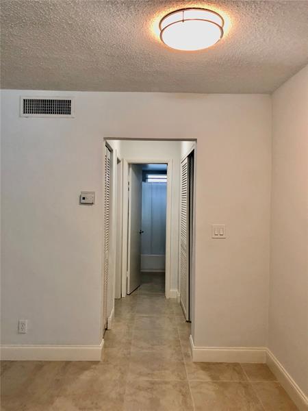 Foto del edificio - 1551 N 12th Ct