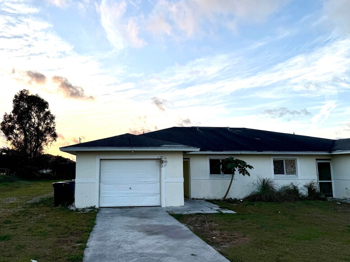 Foto principal - 318 Hightower Ave S