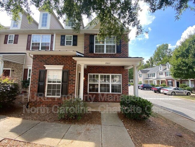 Foto del edificio - 8602 Twined Creek Ln