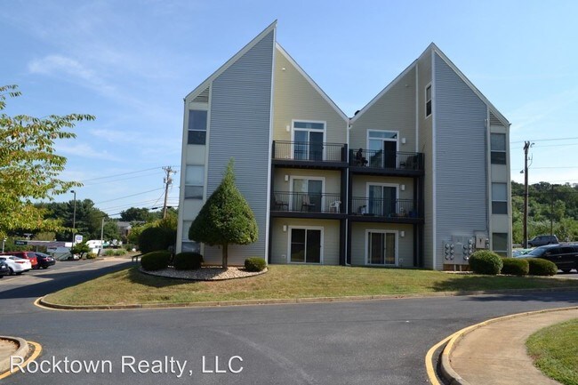 Building Photo - 1342J Hunters Rd