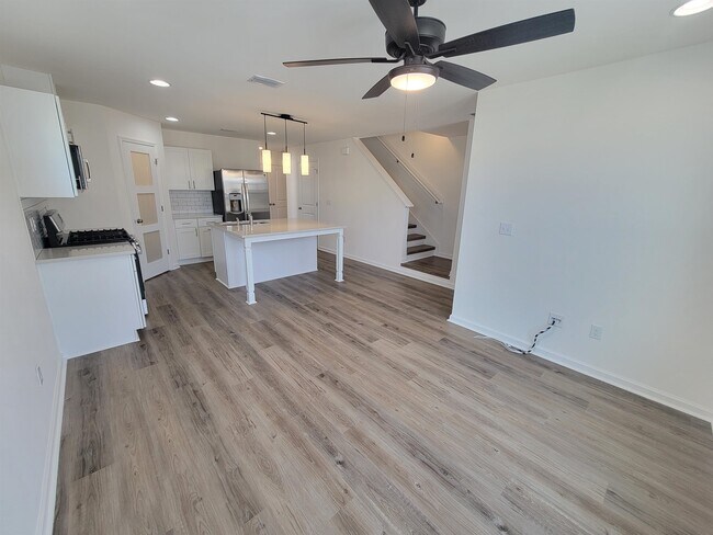 Foto del edificio - 1367 Landon Hills Dr