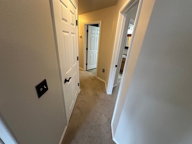 Building Photo - Cozy 2 Bed 2 Bath
