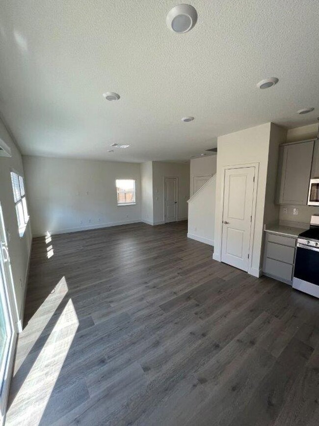 Foto del edificio - Brand New Three Bedroom Spanish Springs...
