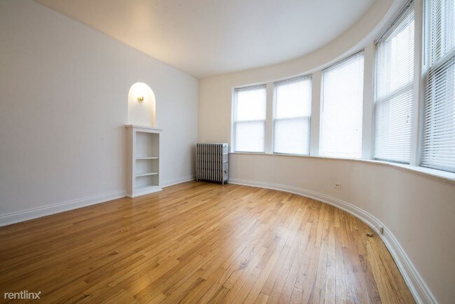 Foto del edificio - 49 N Austin Blvd