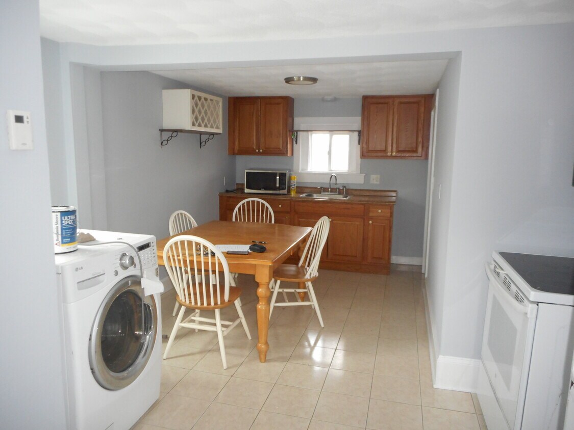 Primary Photo - 73 Ballard St