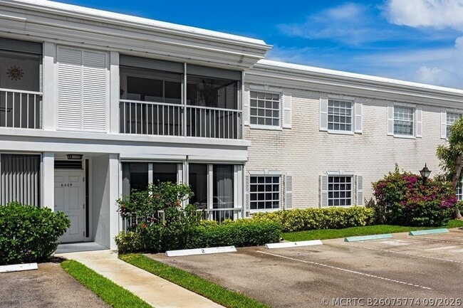 Building Photo - 6449 Bay Club Dr