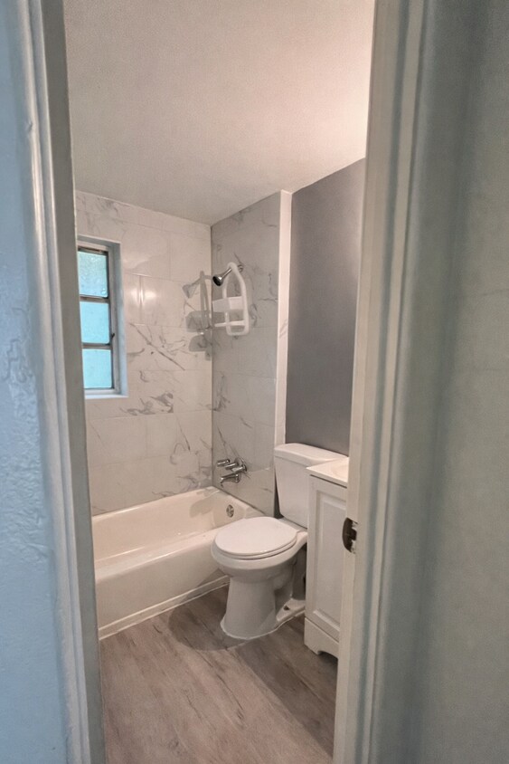 Foto del edificio - 2217 W 39th St