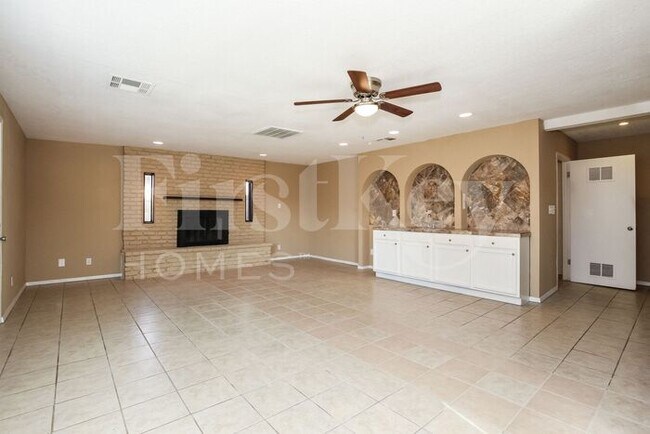 Building Photo - 3742 W Altadena Ave