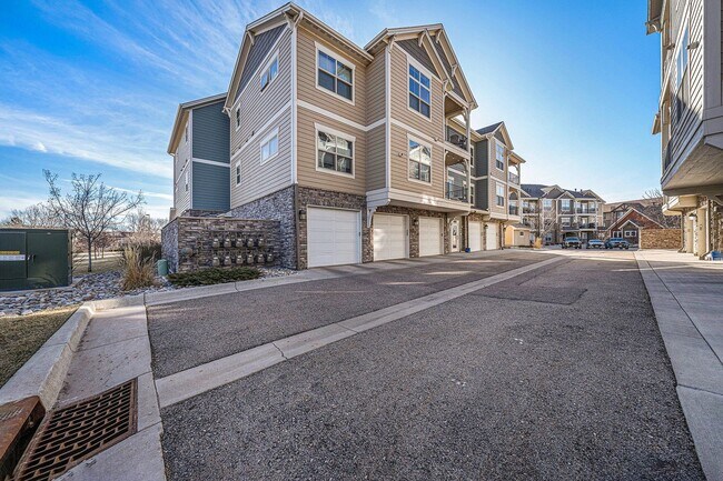 Building Photo - 3B/2B Condo in the Flats at Centerra Now A...