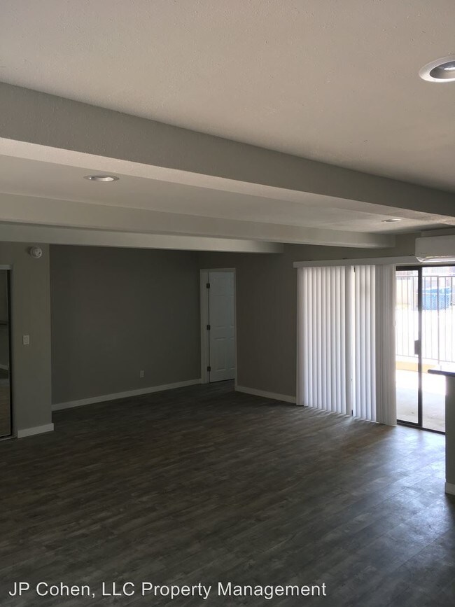 Foto del edificio - 8608 Foothill Blvd