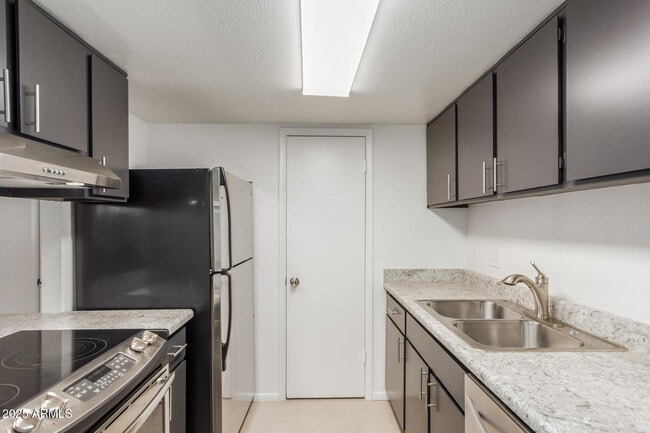Building Photo - 4764 W Palo Verde Dr