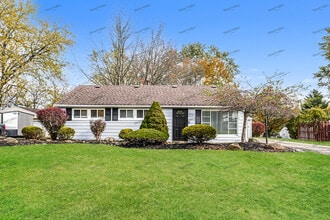 Building Photo - 9965 Crestwood Dr