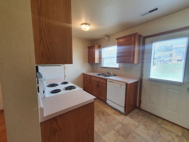 Building Photo - 20390 Skyview Dr