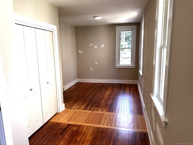 Foto del edificio - 5 Westwood Rd