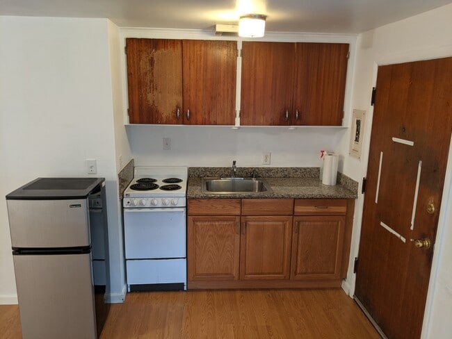 Building Photo - 6538 Ravenna Ave NE
