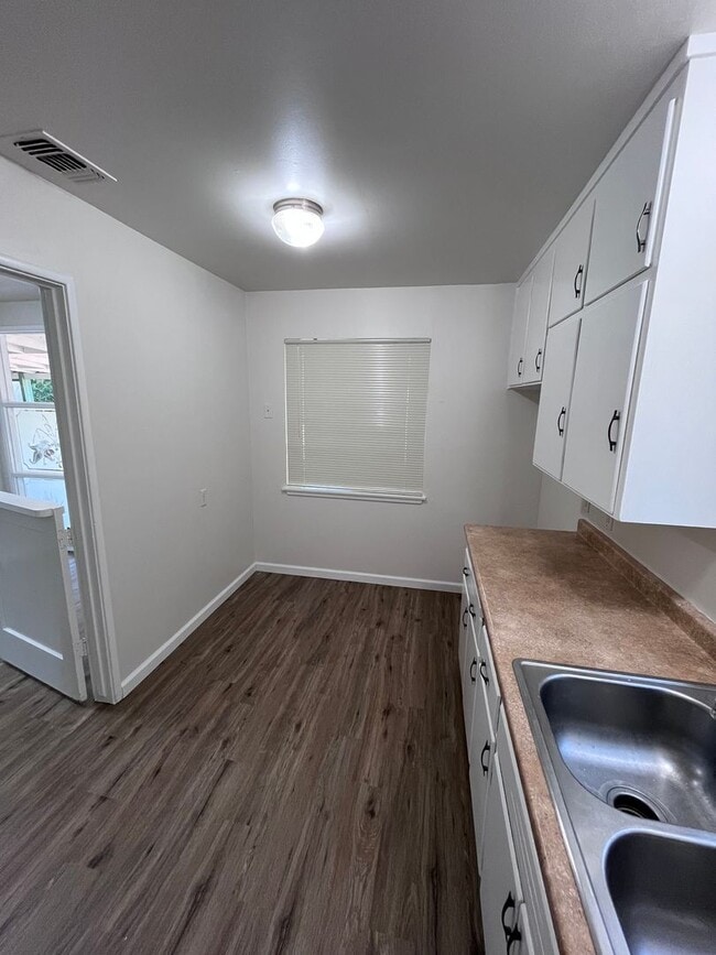 Building Photo - NICE UPDATED HOME IN SACRAMENTO!!