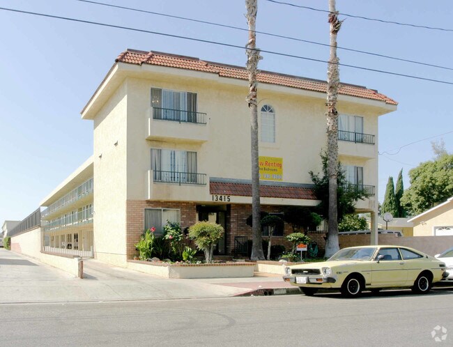 Foto del edificio - 13415 Doty Ave
