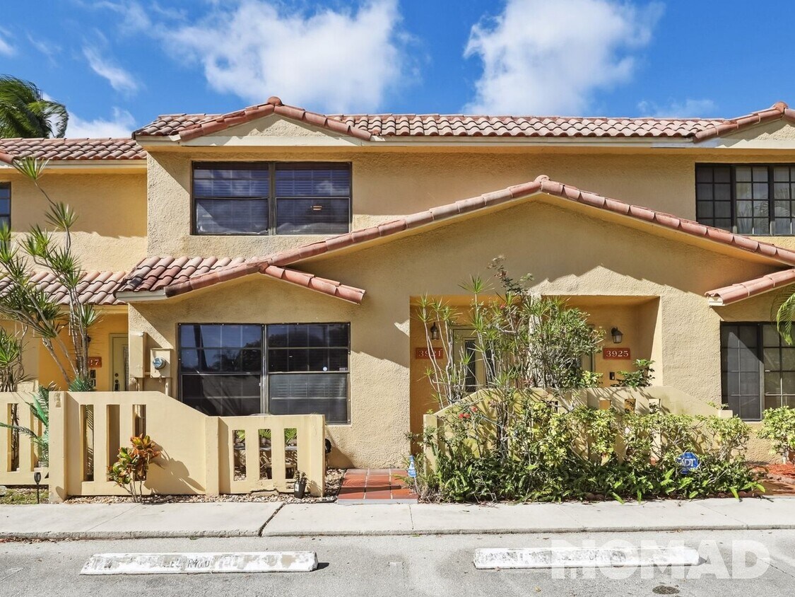 Foto principal - 3 Bedroom Townhome in Fort Lauderdale