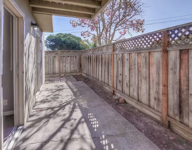 Patio - 1043 Highland St