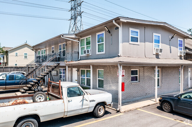 Garden-Style Unit Entrances - Elysian Apartments