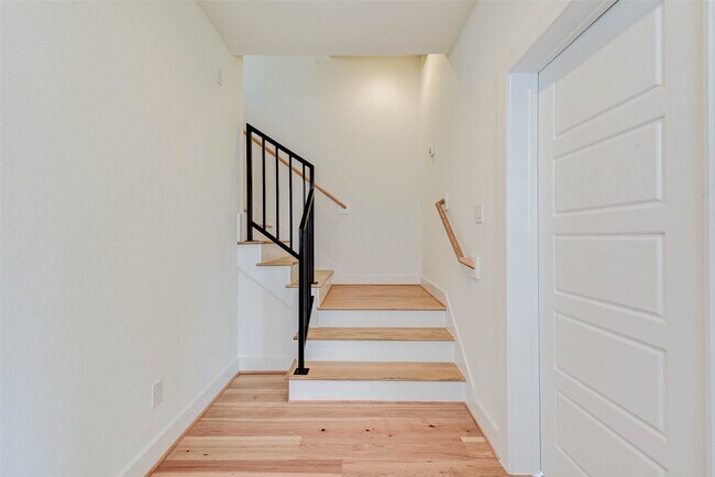 Building Photo - 2516 Ohsfeldt St