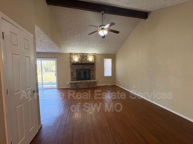 Building Photo - 936 S Main Ave