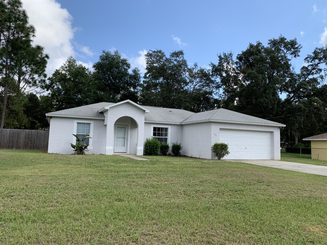 Primary Photo - 504 Bahia Cir Ln