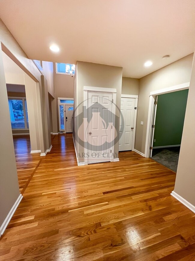 Building Photo - Luxurious Spacious Keizer Home -