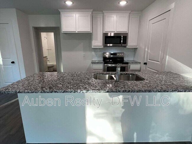 Building Photo - 2526 S Fannin Ave